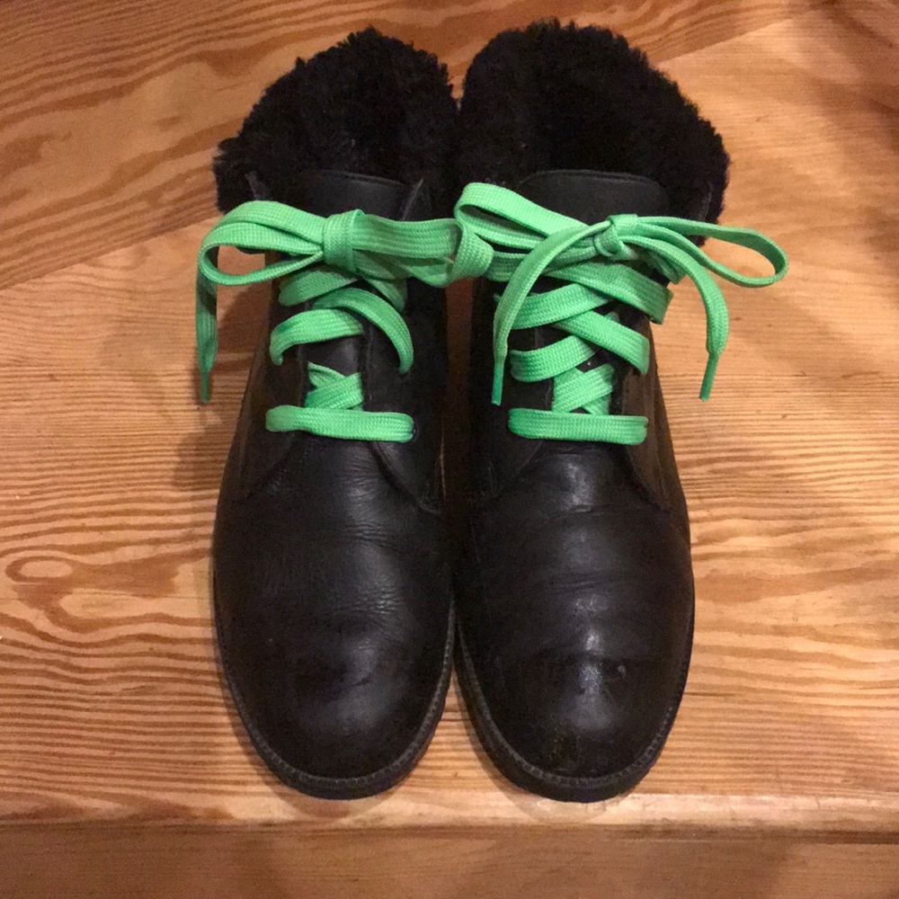 Ankle leather shearling.Warm. They have scuffs.